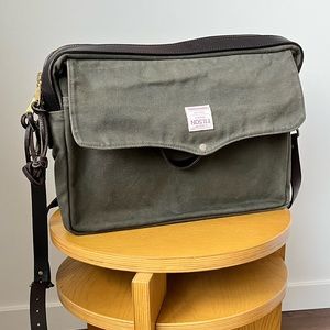 Filson Rugged Twill Waxed Canvas Briefcase in Otter Green